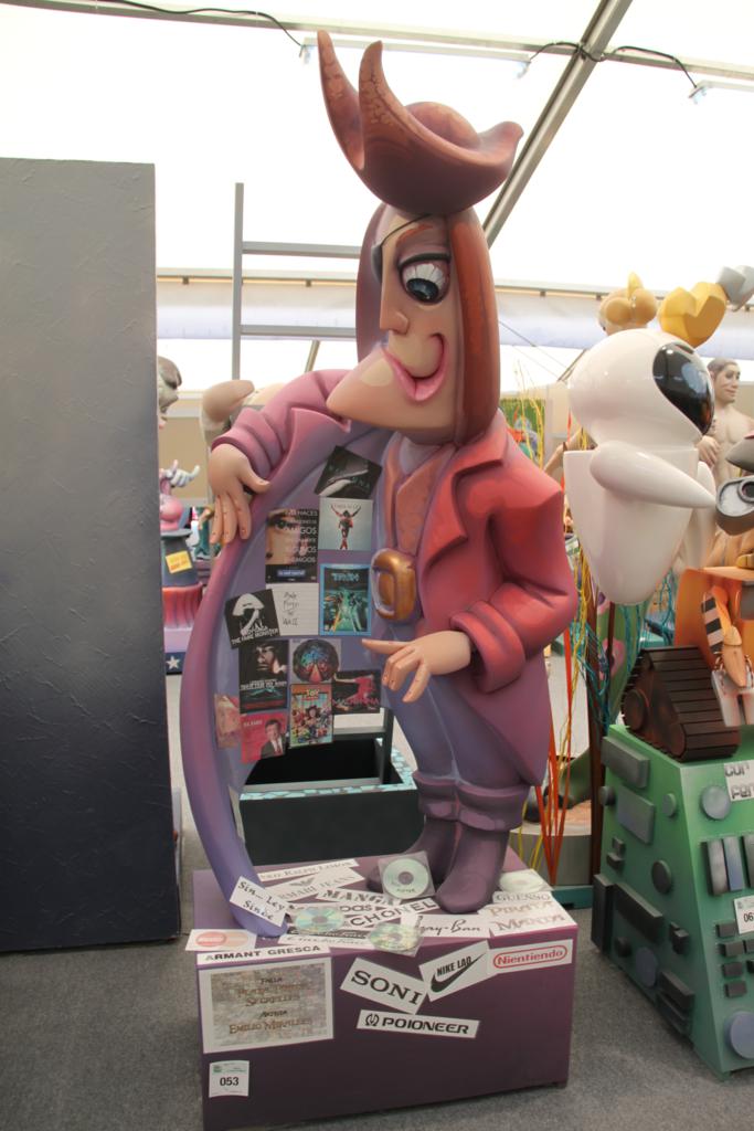 Totfalles: Plaza del Pintor Segrelles