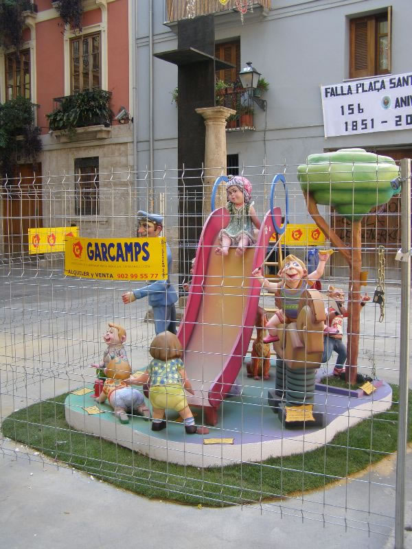 Totfalles: Plaça de la Santa Creu