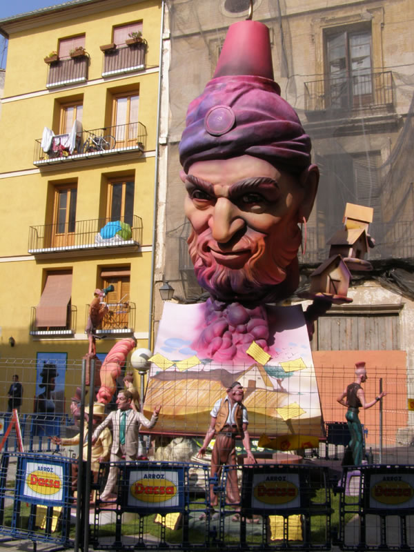 Totfalles: Plaça de la Santa Creu