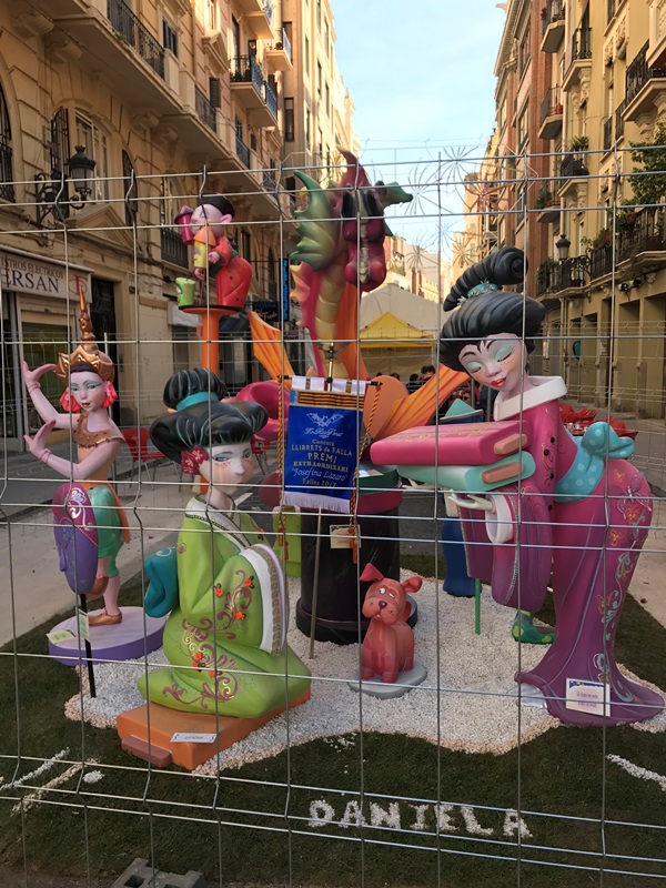 Totfalles: Av. Regne de València-San Valero