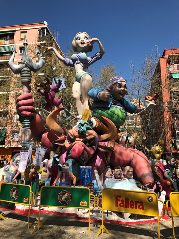 Totfalles: Industria-Santos Justo y Pastor