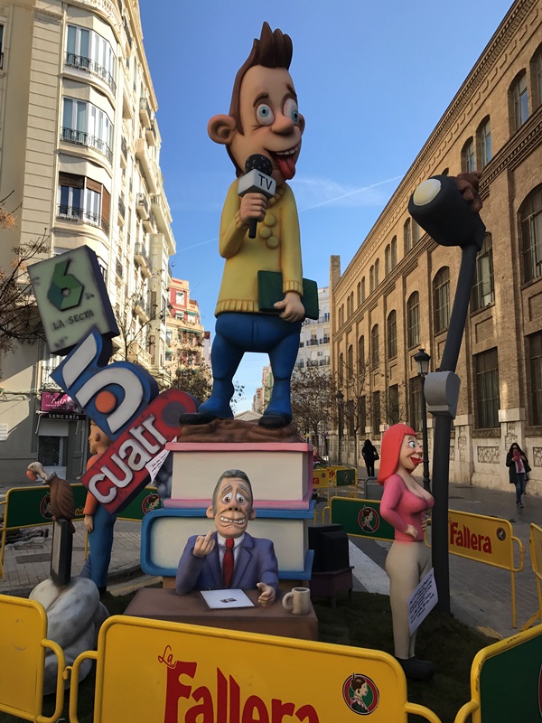 Totfalles: Av. Regne de València-Maestro Serrano